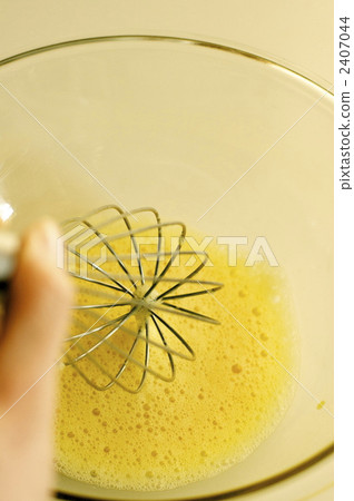 Foaming eggs 2407044