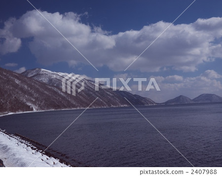 Lake Shikotsu in winter on a sunny day Lake Shikotsu in winter on a sunny day 2407988