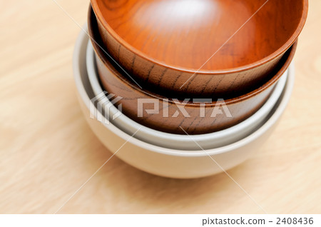 Stacked wooden and ceramic tableware Stacked wooden and ceramic tableware 2408436