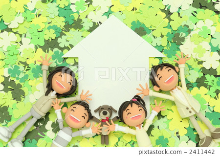 Family with a smile 2411442