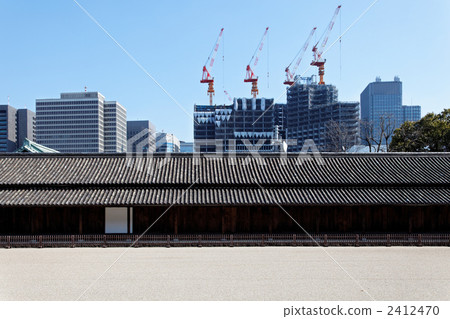 The hundred number of East Gyoen and Marunouchi Building Street 2412470