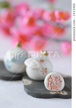 Small dolls vertical composition Small dolls vertical composition 2413468