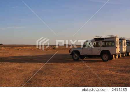 4WD in the Sahara 2415285