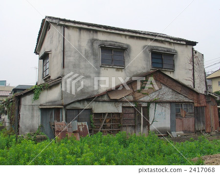 Abandoned house 2417068