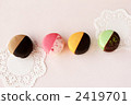 Aligning chocolate 2419701