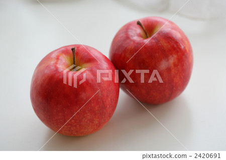2個紅蘋果 2個紅蘋果 2420691