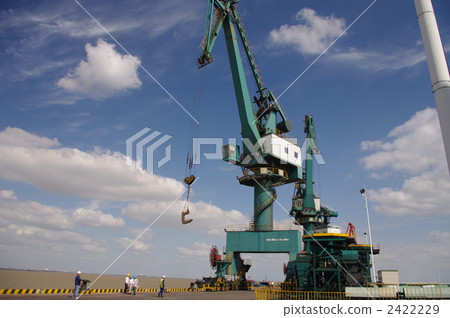 gantry crane, blank background, handling cargo 2422229