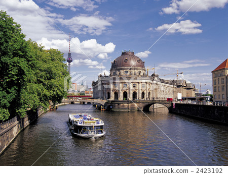 Tourist boat in Berlin city 2423192