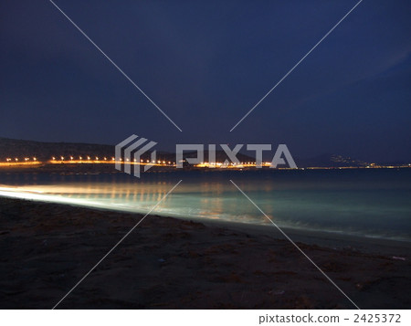 Opposite light column 2425372