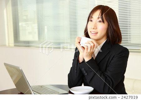 休息的女商人 休息的女商人 2427019