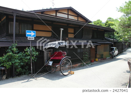 高山的街道 2427041
