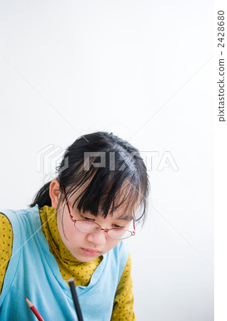 正在研究的女孩 正在研究的女孩 2428680