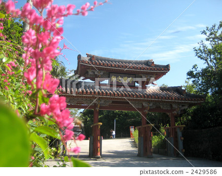 修道院和鮮花 修道院和鮮花 2429586