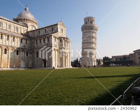 Pisa leaning tower and camouflage 2430962