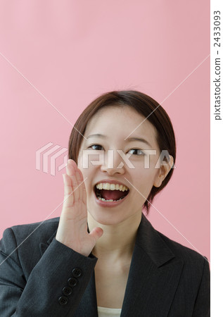 Women in their twenties (suit pink bag) Women in their twenties (suit pink bag) 2433093
