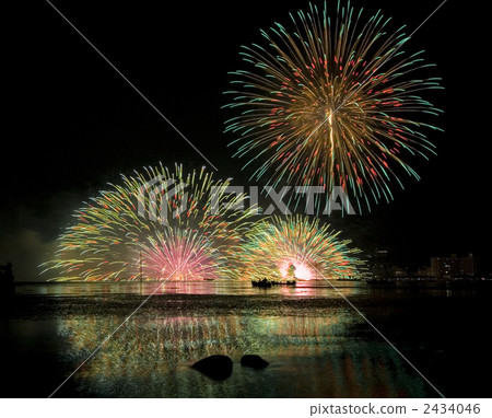 Fireworks at Lake Suwa 2434046
