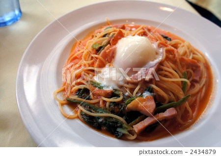 Bacon, spinach and spa egg pasta Bacon, spinach and spa egg pasta 2434879