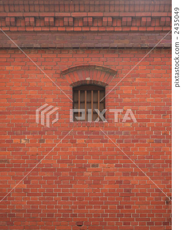 Windowed brick wall 2435049