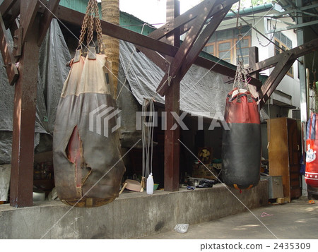 Worn-out sandbag (Bangkok / Thailand) 2435309