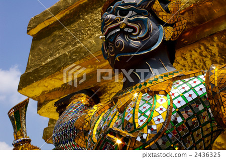 Thai royal palace 2436325