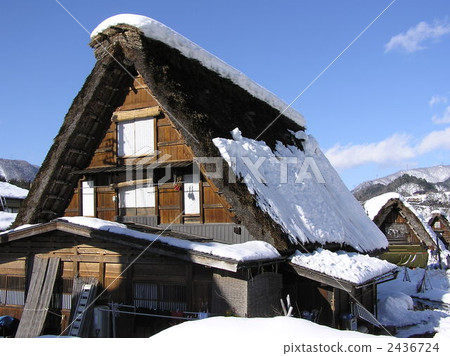 茅草屋頂 稻草茅草屋頂 人字形木屋頂 2436724