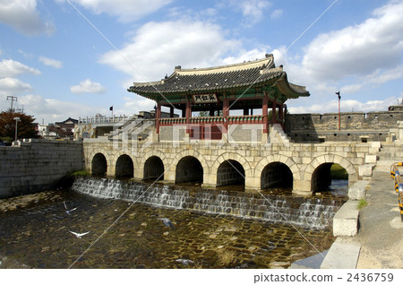 87031韓國水原華城要塞華虹門 87031韓國水原華城要塞華虹門 2436759