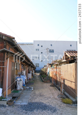 Tenement house 2437333