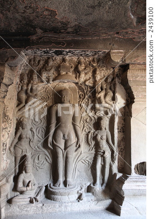 埃洛拉洞穴第32洞耆那教寺廟的祖先雕像 2439100