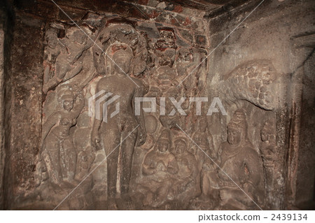 埃洛拉洞穴第32洞耆那教寺廟的祖先雕像 2439134