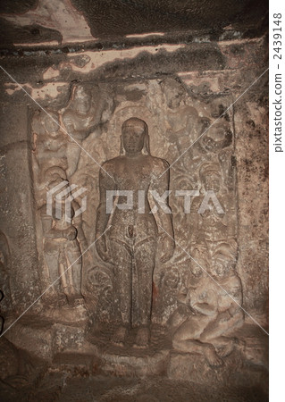 埃洛拉洞穴第32洞耆那教寺廟的祖先雕像 2439148