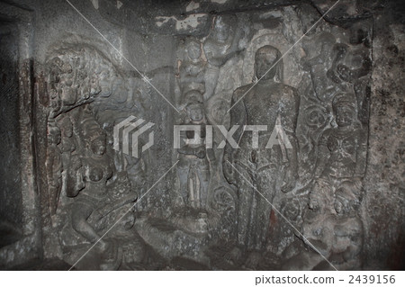 埃洛拉洞穴第32洞耆那教寺廟的祖先雕像 2439156