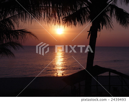 Sunset over the sea (Phu Quoc Island / Vietnam) 2439493