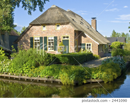 Private house canal roofing Netherlands 2441090