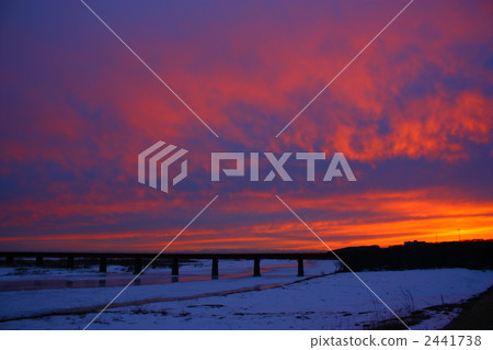 染成天空，朱紅色 2441738