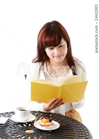 讀一本書的女人 2442083