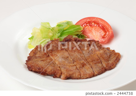Meat dish  2444738