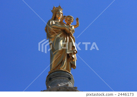 Golden statue of Notre-Dame de la Garde 2446173