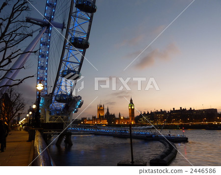 在倫敦眼的大本鐘在黃昏 在倫敦眼的大本鐘在黃昏 2446586