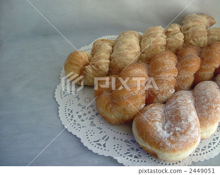 honeyed, sugary, sweet 2449051