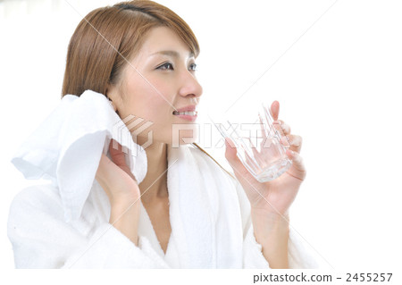 Young female, rise bath, get out of the bath 2455257