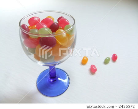 filled, full, many 2456572