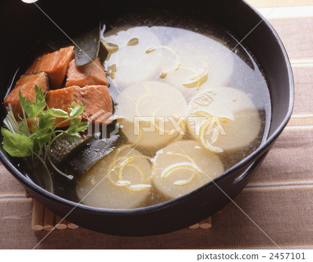 三文魚和蘿蔔湯 三文魚和蘿蔔湯 2457101