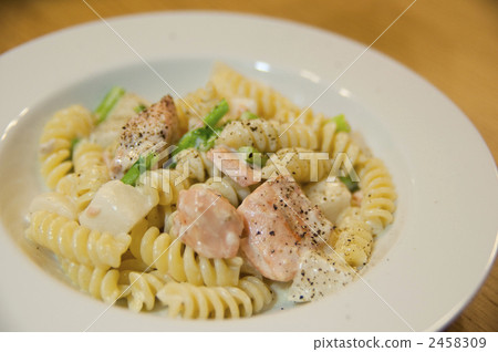 Fujiri salmon and turnip cream sauce 2458309