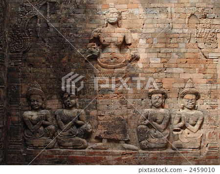 Statue of Lakshmi (Plasat · Clavan ruins · Angkor monuments / Cambodia) 2459010