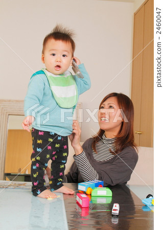 A 1 year old boy and mum who plays with us 2460047