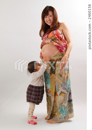 一歲的姐姐和產婦照片 一歲的姐姐和產婦照片 2460156