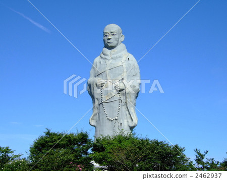 Standing statue of Shinran Shonin Standing statue of Shinran Shonin 2462937