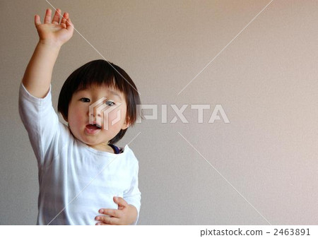 舉手 幼兒 孩子氣的 2463891