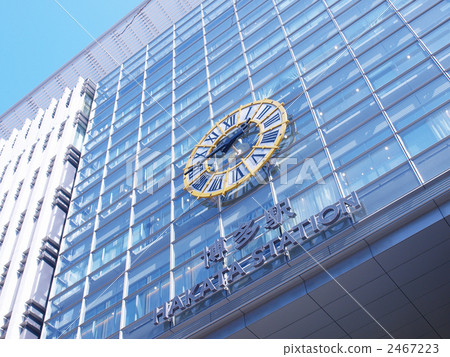 Large watch in front of Shin Hohmata station building 2467223