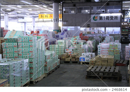 Afternoon markets in the afternoon 2468614
